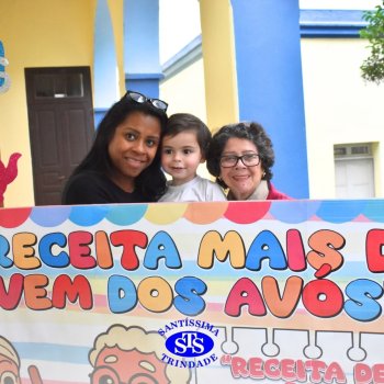 Crianças do Infantil 1, 2 e 3  vivem momentos especiais  cheios de carinho com avós