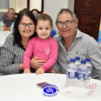 Crianças do Infantil 1, 2 e 3  vivem momentos especiais  cheios de carinho com avós