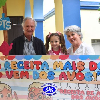 Crianças do Infantil 1, 2 e 3  vivem momentos especiais  cheios de carinho com avós