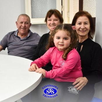 Crianças do Infantil 1, 2 e 3  vivem momentos especiais  cheios de carinho com avós