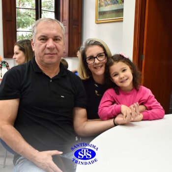 Crianças do Infantil 1, 2 e 3  vivem momentos especiais  cheios de carinho com avós
