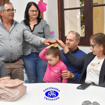 Crianças do Infantil 1, 2 e 3  vivem momentos especiais  cheios de carinho com avós