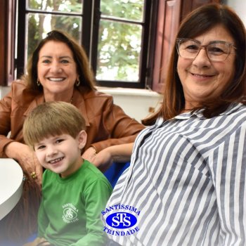 Crianças do Infantil 1, 2 e 3  vivem momentos especiais  cheios de carinho com avós