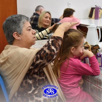 Crianças do Infantil 1, 2 e 3  vivem momentos especiais  cheios de carinho com avós