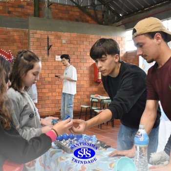 Brincando com a Ciência  desperta o interesse científico ao aproximar jovens e crianças
