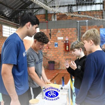 Brincando com a Ciência  desperta o interesse científico ao aproximar jovens e crianças