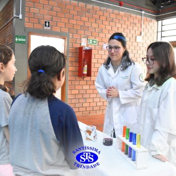 Brincando com a Ciência  desperta o interesse científico ao aproximar jovens e crianças