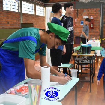 Brincando com a Ciência  desperta o interesse científico ao aproximar jovens e crianças
