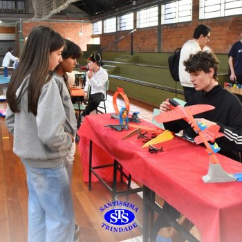 Brincando com a Ciência  desperta o interesse científico ao aproximar jovens e crianças