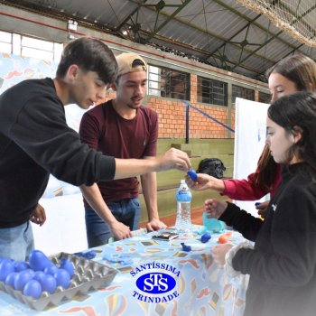 Brincando com a Ciência  desperta o interesse científico ao aproximar jovens e crianças