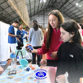 Brincando com a Ciência  desperta o interesse científico ao aproximar jovens e crianças