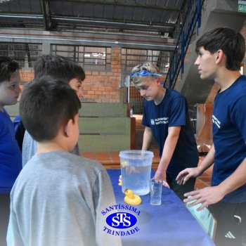 Brincando com a Ciência  desperta o interesse científico ao aproximar jovens e crianças