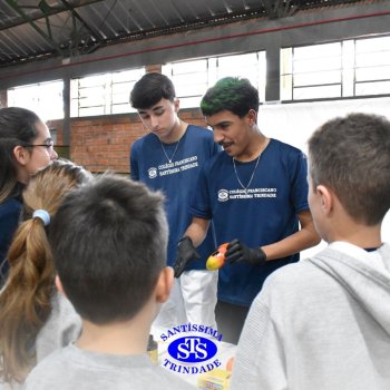 Brincando com a Ciência  desperta o interesse científico ao aproximar jovens e crianças