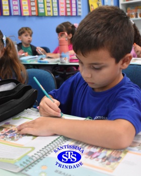 Estudantes utilizam o material do Sistema de Ensino pela primeira vez
