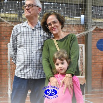 Infantil 4 e 5 celebram o Dia  dos Avós com brincadeiras,  carinho e muito afeto