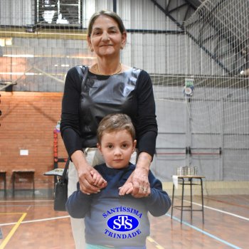Infantil 4 e 5 celebram o Dia  dos Avós com brincadeiras,  carinho e muito afeto
