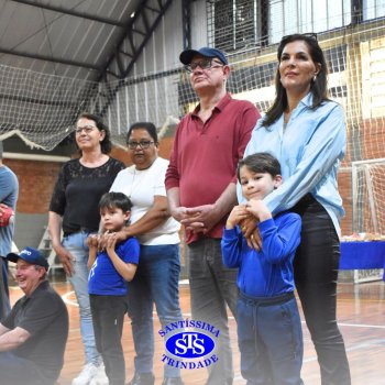 Infantil 4 e 5 celebram o Dia  dos Avós com brincadeiras,  carinho e muito afeto