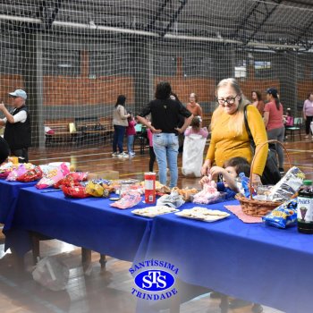 Infantil 4 e 5 celebram o Dia  dos Avós com brincadeiras,  carinho e muito afeto