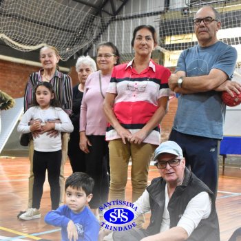 Infantil 4 e 5 celebram o Dia  dos Avós com brincadeiras,  carinho e muito afeto