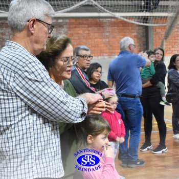 Infantil 4 e 5 celebram o Dia  dos Avós com brincadeiras,  carinho e muito afeto