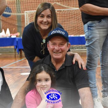 Infantil 4 e 5 celebram o Dia  dos Avós com brincadeiras,  carinho e muito afeto