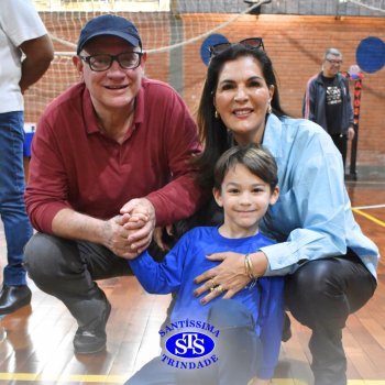 Infantil 4 e 5 celebram o Dia  dos Avós com brincadeiras,  carinho e muito afeto