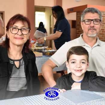 Infantil 4 e 5 celebram o Dia  dos Avós com brincadeiras,  carinho e muito afeto