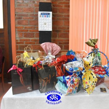Infantil 4 e 5 celebram o Dia  dos Avós com brincadeiras,  carinho e muito afeto