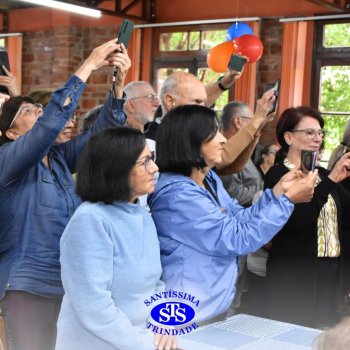 Infantil 4 e 5 celebram o Dia  dos Avós com brincadeiras,  carinho e muito afeto