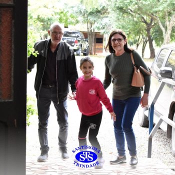 Infantil 4 e 5 celebram o Dia  dos Avós com brincadeiras,  carinho e muito afeto