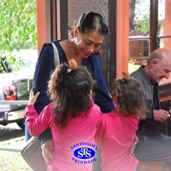 Infantil 4 e 5 celebram o Dia  dos Avós com brincadeiras,  carinho e muito afeto
