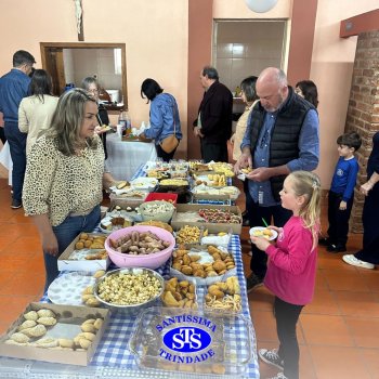 Infantil 4 e 5 celebram o Dia  dos Avós com brincadeiras,  carinho e muito afeto