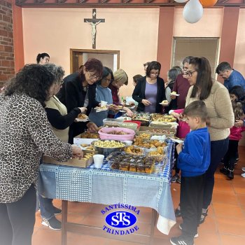 Infantil 4 e 5 celebram o Dia  dos Avós com brincadeiras,  carinho e muito afeto