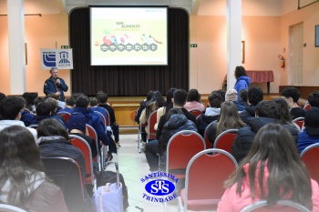 Alunos do 7º ano e da 2ª série participam do projeto Meliponário Franciscano