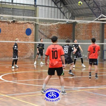 Trabalho em equipe e alegria foram as marcas dos Jogos Interséries do Ensino Médio
