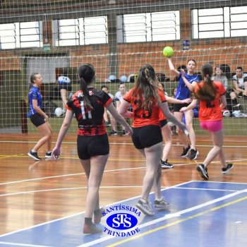 Trabalho em equipe e alegria foram as marcas dos Jogos Interséries do Ensino Médio