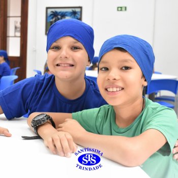 Celebração dos 112 anos do Santíssima: estudantes do 3ºano fazem bolo de pote no Espaço Gourmet