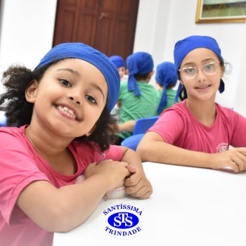 Celebração dos 112 anos do Santíssima: estudantes do 3ºano fazem bolo de pote no Espaço Gourmet