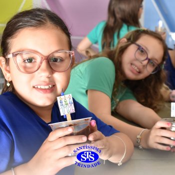 Celebração dos 112 anos do Santíssima: estudantes do 3ºano fazem bolo de pote no Espaço Gourmet