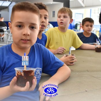 Celebração dos 112 anos do Santíssima: estudantes do 3ºano fazem bolo de pote no Espaço Gourmet