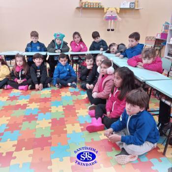 Alunos do Infantil 5 receberam visita especial