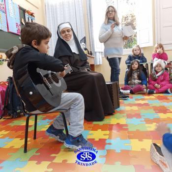 Alunos do Infantil 5 receberam visita especial