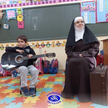 Alunos do Infantil 5 receberam visita especial