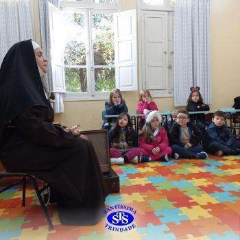 Alunos do Infantil 5 receberam visita especial
