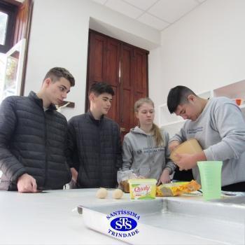 Culinária estadunidense é utilizada para estudar Língua Inglesa e Química
