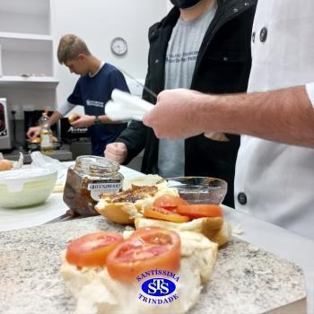 Culinária estadunidense é utilizada para estudar Língua Inglesa e Química