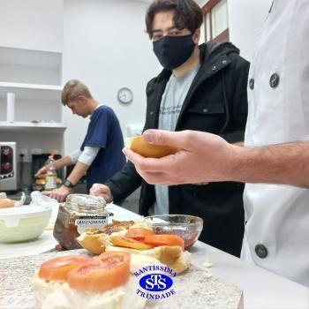 Culinária estadunidense é utilizada para estudar Língua Inglesa e Química