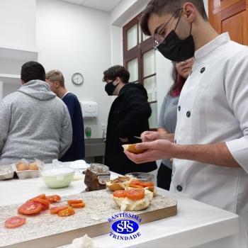 Culinária estadunidense é utilizada para estudar Língua Inglesa e Química