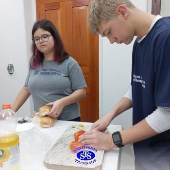 Culinária estadunidense é utilizada para estudar Língua Inglesa e Química