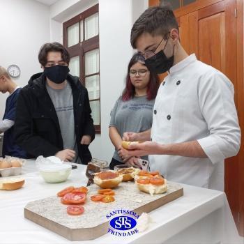 Culinária estadunidense é utilizada para estudar Língua Inglesa e Química